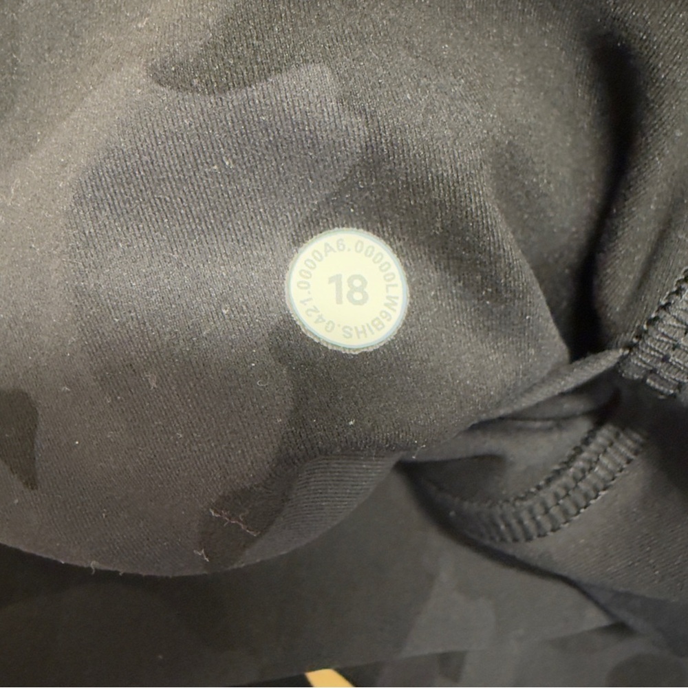 Lululemon Black Camo Align Leggings Size 18 - Picture 7 of 8